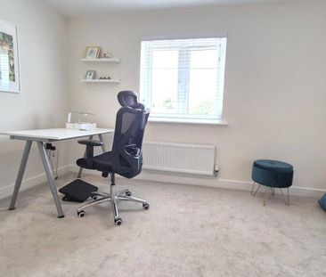 4 bedroom semi-detached house to rent - Photo 5