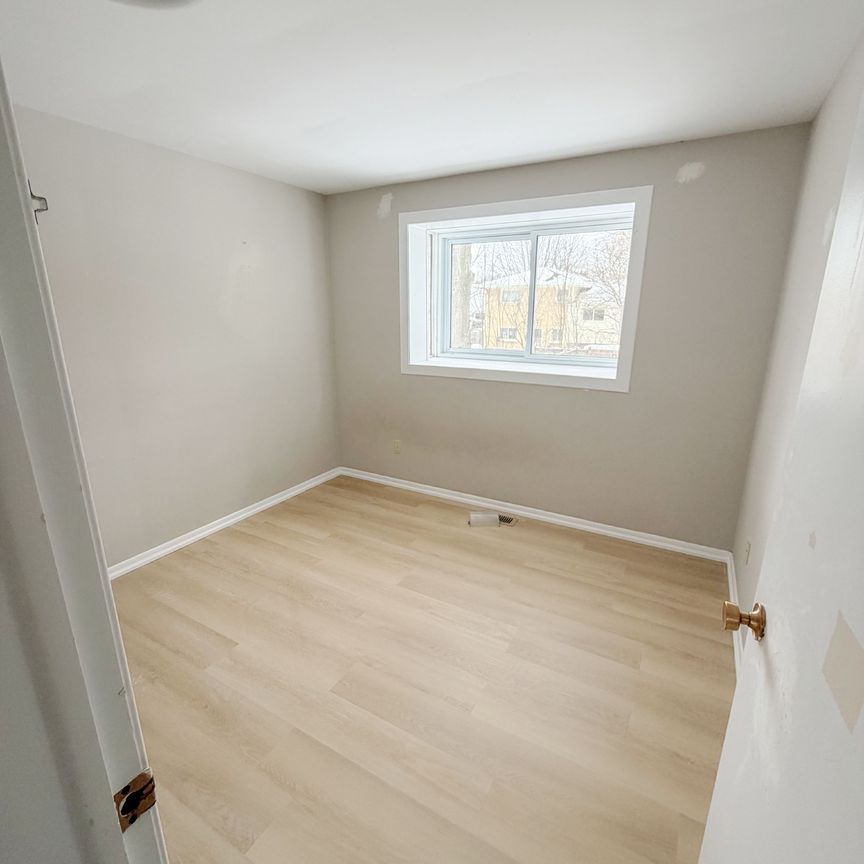 For Lease - 711 Algoma Avenue, London North, Ontario - Photo 1