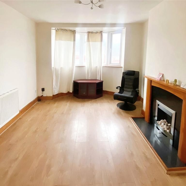 3 bedroom semi-detached house to rent - Photo 1