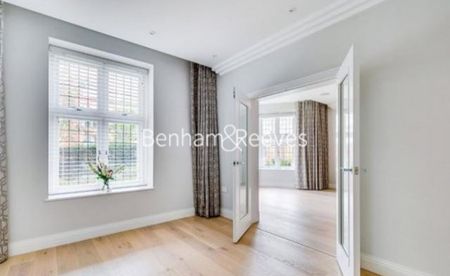 3 Bedroom flat to rent in Kidderpore Gardens, Hampstead, NW3 - Photo 2