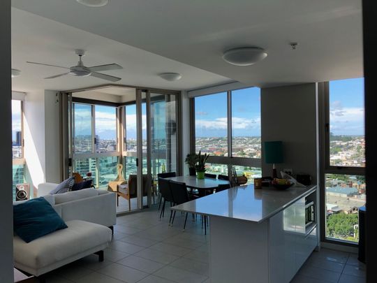 Stunning Brisbane Living - 16th Floor! - Photo 1