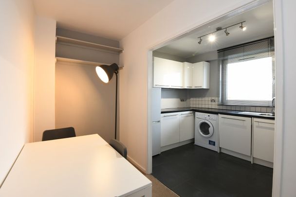 3 Bed Flat, Fairfield, NW1 - Photo 1