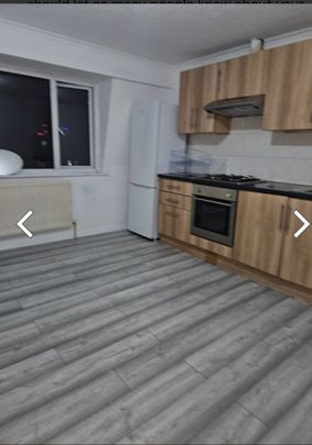 1 Bed Flat, Young Road, E16 - Photo 1
