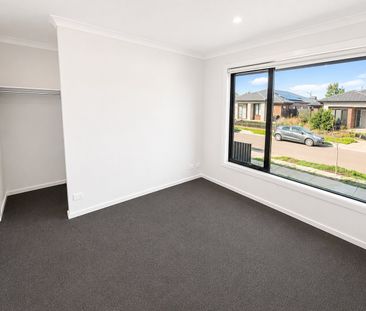 Brand New. Fully Alarmed. Keyless Entry. The Complete Package - Photo 5