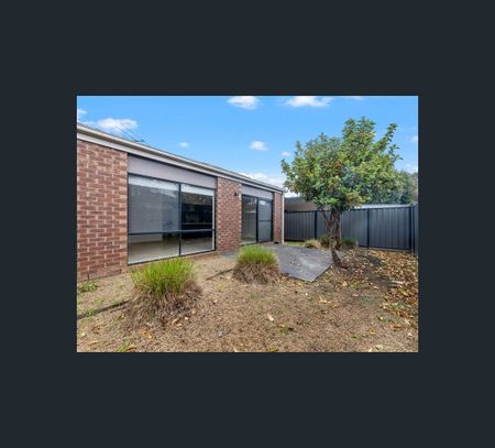 11 St Leonard Drive, South Morang, Vic 3752 - Photo 5