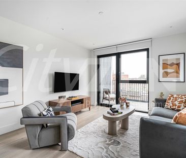 Fountain Park Way, London - Photo 3