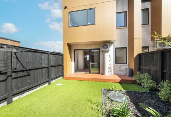 30 Rana Road, Flat Bush, Auckland - Photo 1