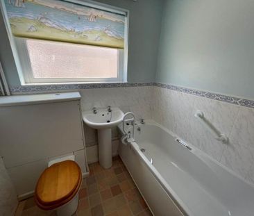 2 bedroom semi-detached bungalow to rent - Photo 3