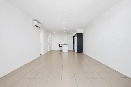 MODERN UNIT IN SOUGHT AFTER COMPLEX! - Photo 3