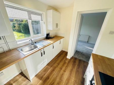 3 bedroom semi-detached house to rent - Photo 3