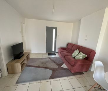 2 Bedroom Property - Close to All Amenities- Water, Electricity & L... - Photo 4