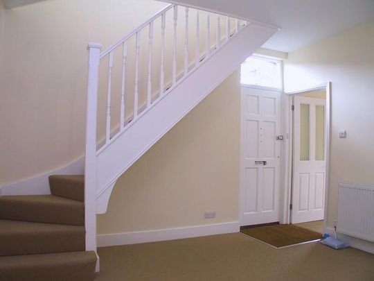 2 bedroom Semi-Detached House to let - Photo 1