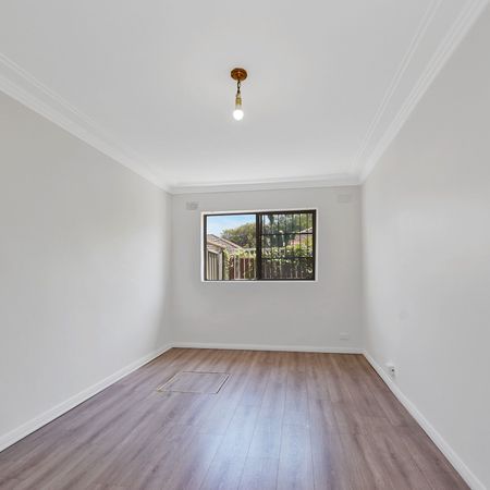 Spacious 3 bedroom half house in a great location - Photo 3