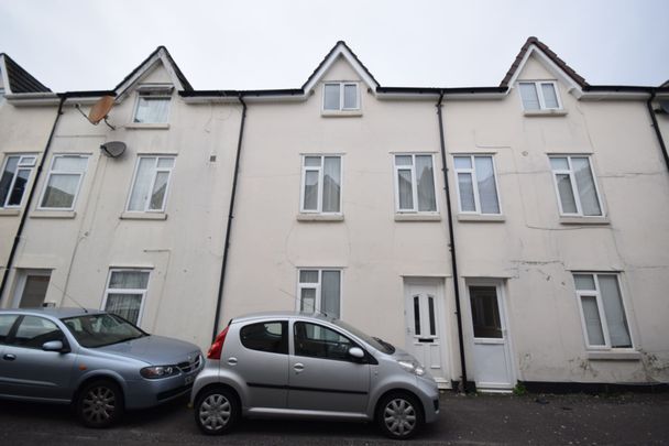 4 Bedroom House To Rent in Town Centre - £1,860 pcm Tenancy Info - Photo 1