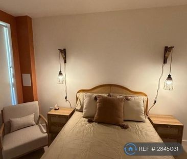 1 bedroom in a flat share to rent - Photo 1