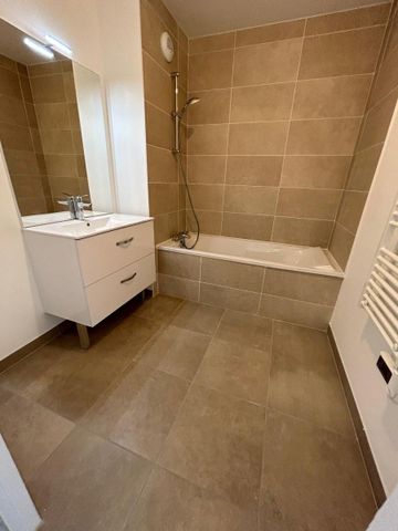 Location Appartement 3 pièces 64m² CHARTRES DE BRETAGNE 35131 - Photo 5