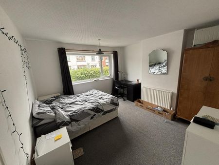 4 bedroom semi-detached house to rent - Photo 2