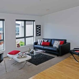 Hudson Brown - One Bedroom - Photo 2