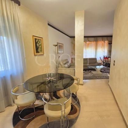 BALDUINA ALTA / CAMILLUCCIA: Furnished 3-Bedroom Apartment with Terrace, Fireplace & Parking. Bright and spacious 140 sqm furnished apartment with 3 bedrooms, 2 bathrooms, terrace, fireplace and reserved parking, ideally positioned between Balduina Alta - Foto 4