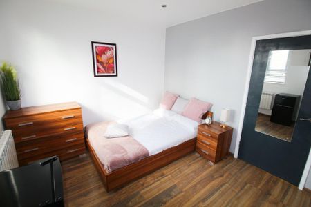 11 bedroom house to rent - Photo 2