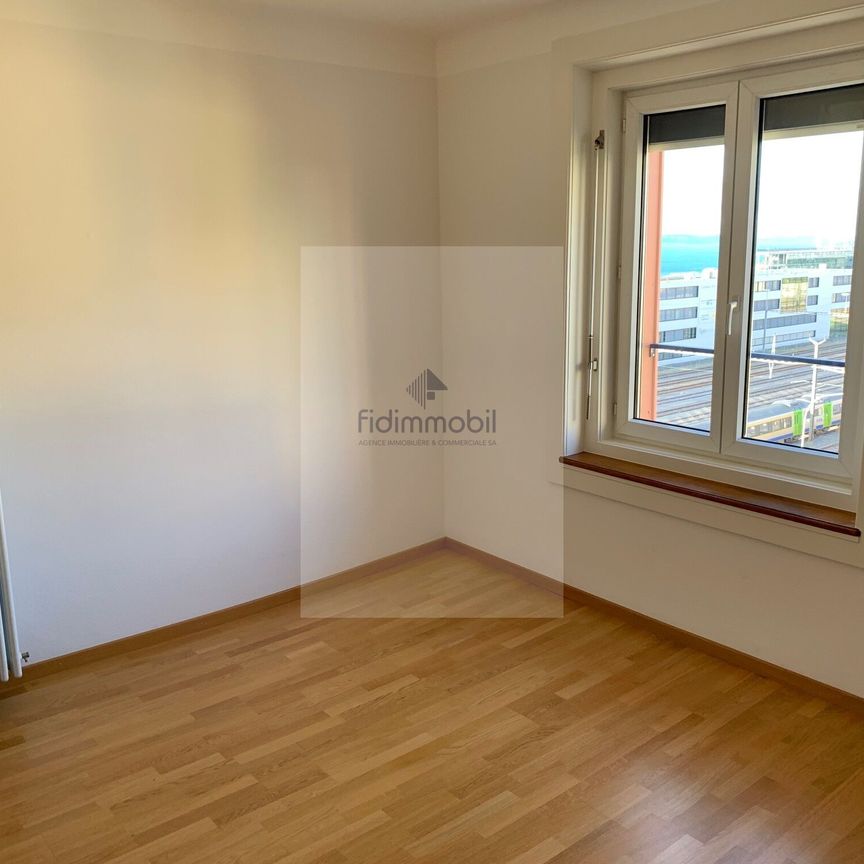 APARTMENT NEAR ALL AMENITIES WITH LAKE VIEW - Foto 1