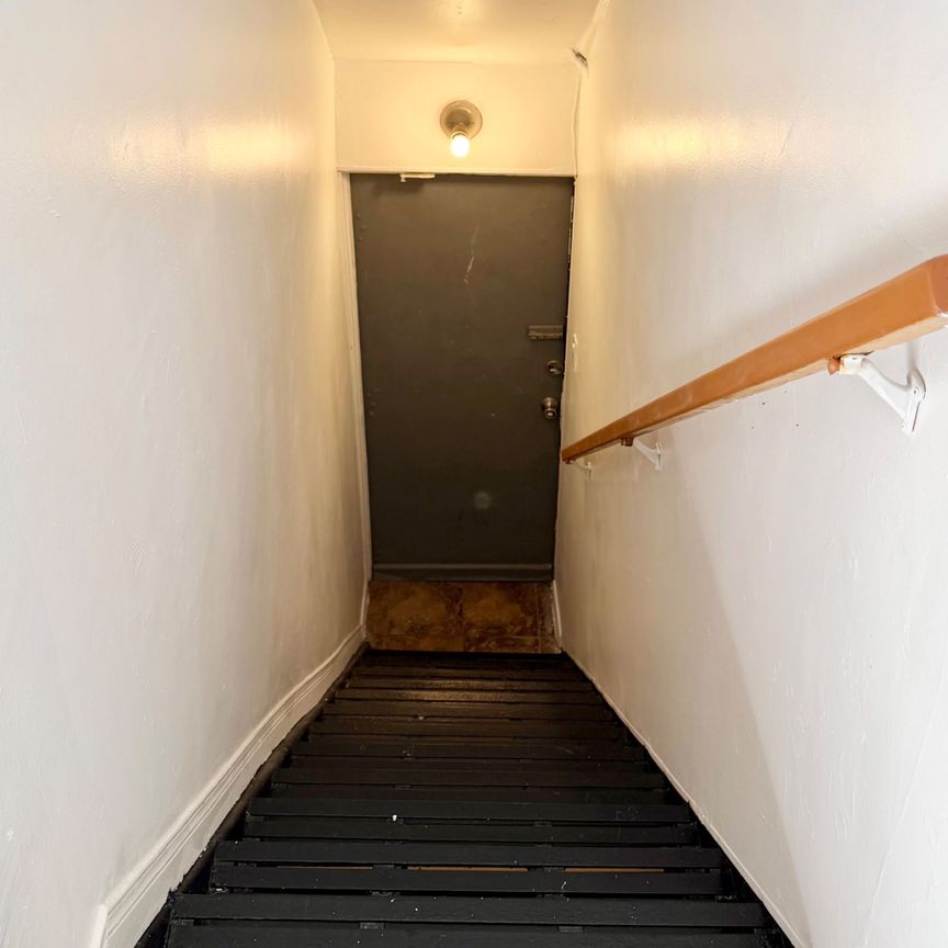 For Lease - 455 B Danforth Avenue Unit# 2nd Flr, Toronto, Ontario - Photo 1