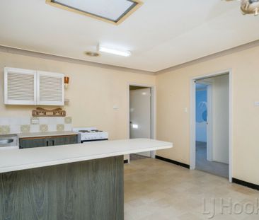 Spacious Family Home - Photo 3