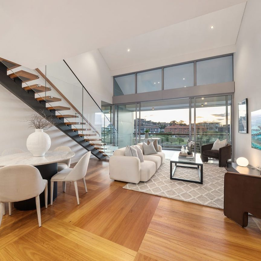 World class Harbourside Penthouse Living - Photo 1