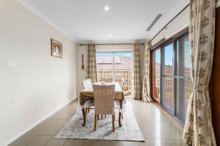 Exquisite Family Living in a Modern Luxury Home - Photo 3