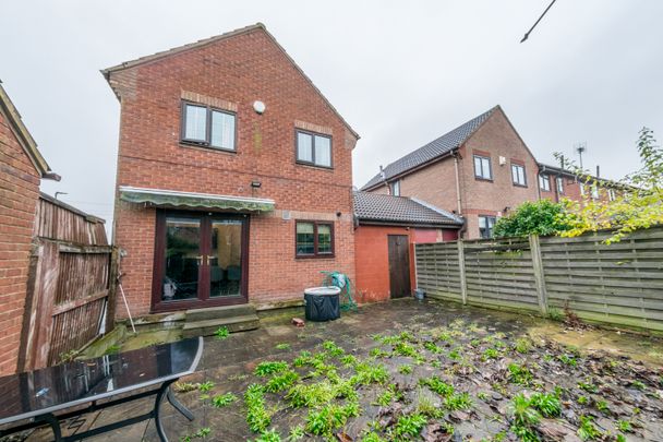 TOPCLIFFE FOLD MORLEY LEEDS LS27 9AY - Photo 1