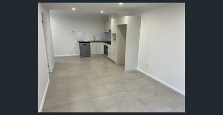 Modern Bedroom granny flat. - Photo 4