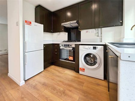 Pinewood Close, Borehamwood, Hertfordshire, WD6 5NU - Photo 5