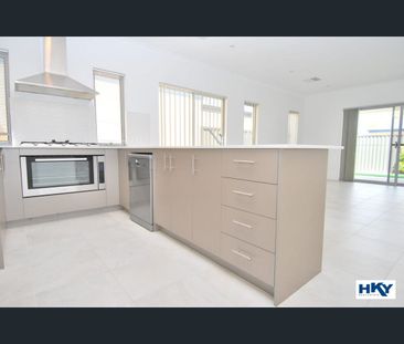 7 Grassholme Grange, Aveley, WA 6069 - Photo 2