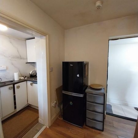 Studio to rent - Photo 3