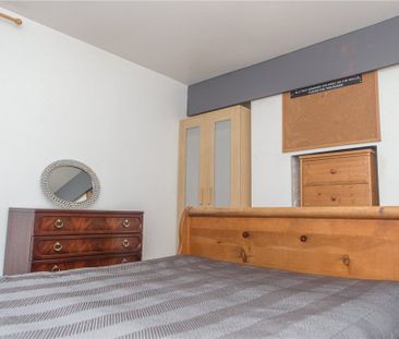 Nettles Terrace, Guildford, Surrey, GU1 4PA - Photo 2