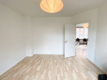 Renoveret og delevenlig 4-værelses lejlighed i Aalborg centrum - Photo 3