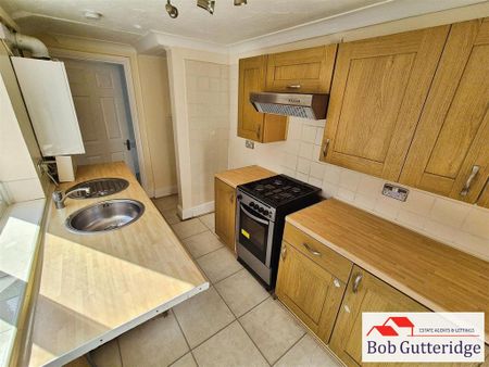 2 bedroom terraced house to rent - Photo 4