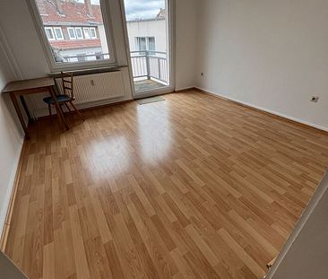 Hübsche 2 Zimmer Wohnung mit Balkon und Einbauküche im Zentrum - Photo 2