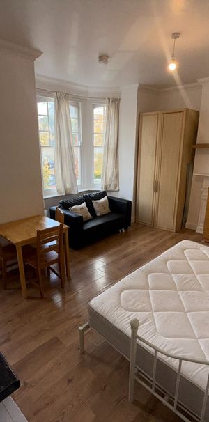 Studio Flat, Mazenod Avenue, NW6 - Photo 1