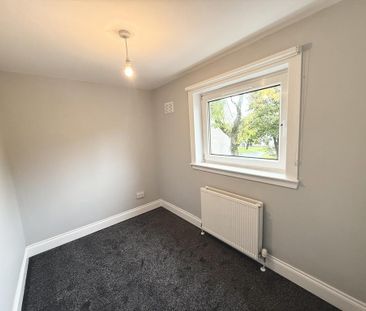 3 bedroom flat to rent - Photo 4
