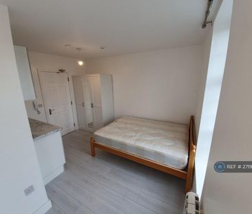 1 bedroom in a house share to rent - Photo 5