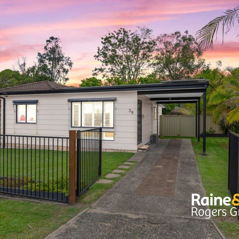 Charming Lakeside Cottage Retreat - Photo 1