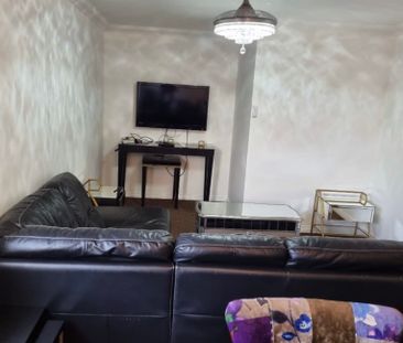 2 Bedroom Property To Rent - Photo 3