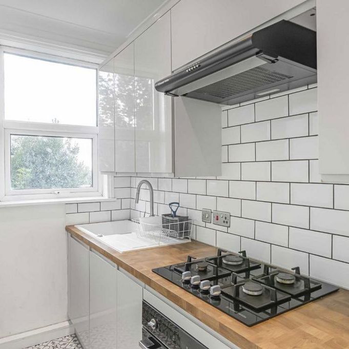 3 bedroom flat to rent - Photo 1