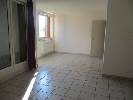 Location Appartement 57m² BORT LES ORGUES 19110 - Photo 2