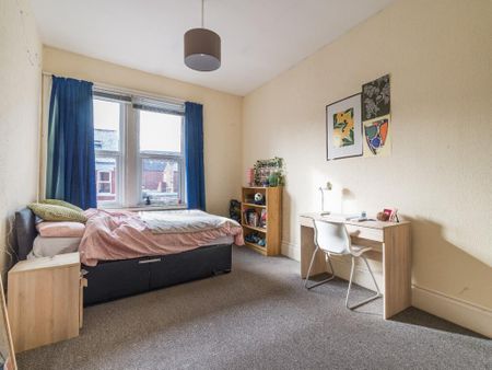 4 bedroom terraced house to rent - Photo 5