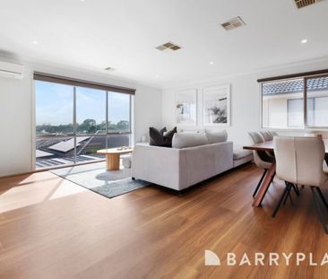 Beautifully Presented 4-Bedroom Modern Home with Breathtaking Views - Photo 2