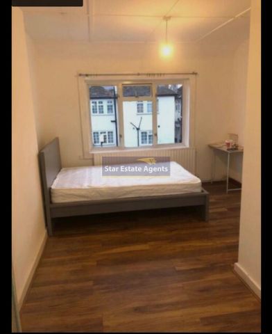 1 bedroom in a house share to rent - Photo 2