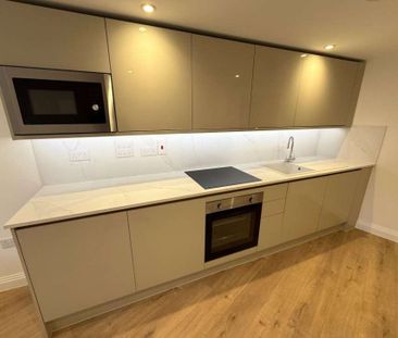 A newly converted 1 bedroom apartment to rent at Market Place in th... - Photo 3