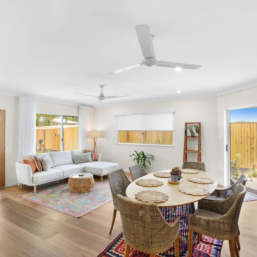 Fully furnished contemporary home 100metres from the beach. - Photo 1